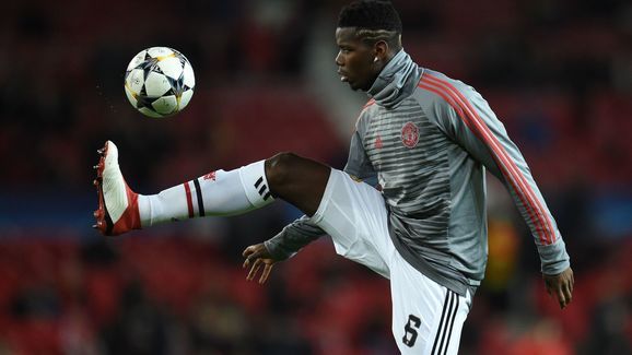 Không tin tưởng Pogba, Mourinho hứng đủ “gạch đá”