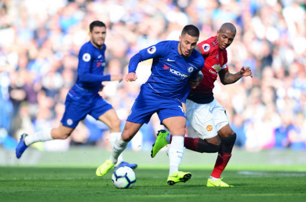 Ashley Young đã giết chết Eden Hazard