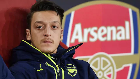 Đã đến lúc Oezil nên rời Arsenal để cứu vãn tương lai