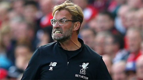 Đụng chạm trọng tài, Klopp bị FA cảnh cáo