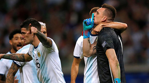 Argentina vẫn còn cơ hội giành vé đi tiếp