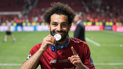 Salah úp mở chuyện ra đi, Liverpool đứng ngồi không yên