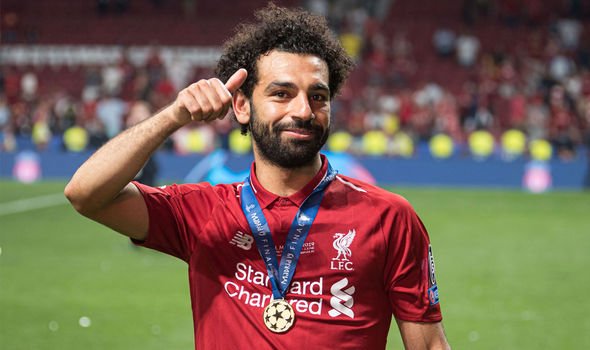 salah-up-mo-chuyen-ra-di-liverpool-dung-ngoi-khong-yen-2