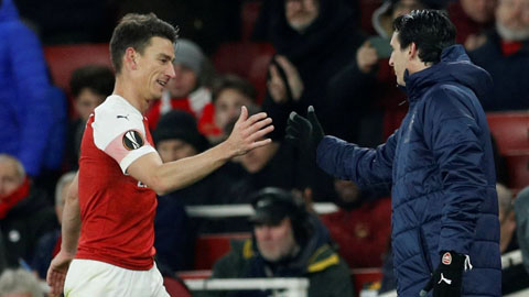 HLV Emery đau đầu đi tìm chủ nhân tấm băng đội trưởng Arsenal