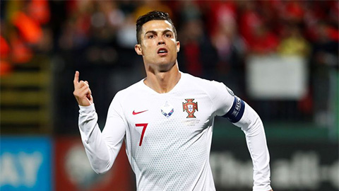 Ronaldo một lần nữa đi vào lịch sử với kỷ lục ghi bàn mới