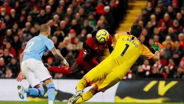 Mourinho chê bai chiến thuật của Pep trong đại chiên với Liverpool