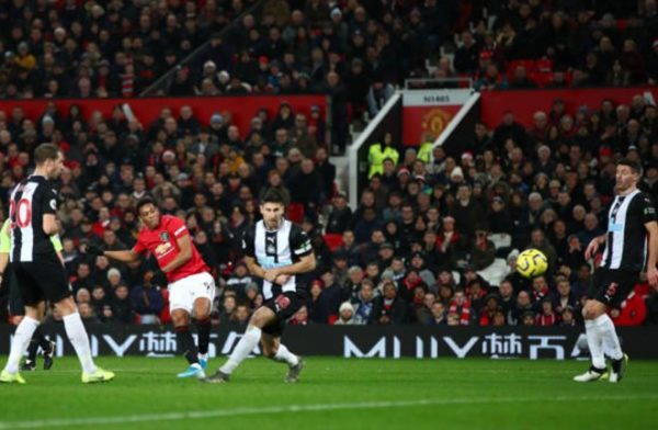 Man United vùi dập Newcastle trong ngày hàng công làm việc hiệu quả